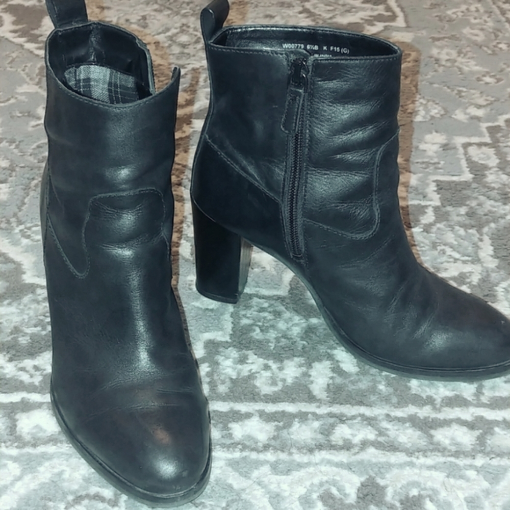 Cole Haan black leather block heel ankle bootie sz 6.5
